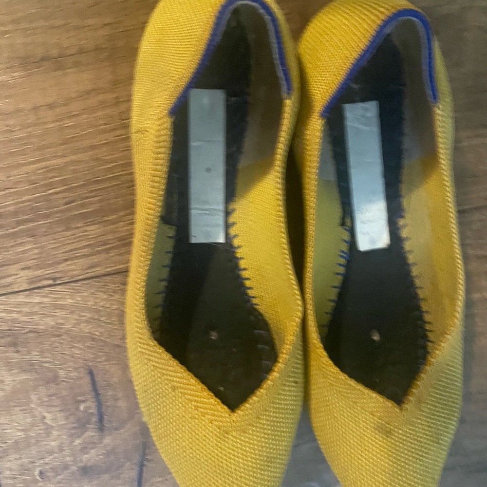Pointy yellow Rothys size 6 - Picture 3 of 3